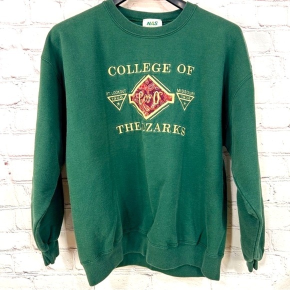 Vintage unisex tourist destination sweatshirt size XL green army embroidered - Picture 1 of 10